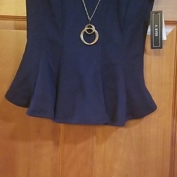 Top - Picture 4 of 6